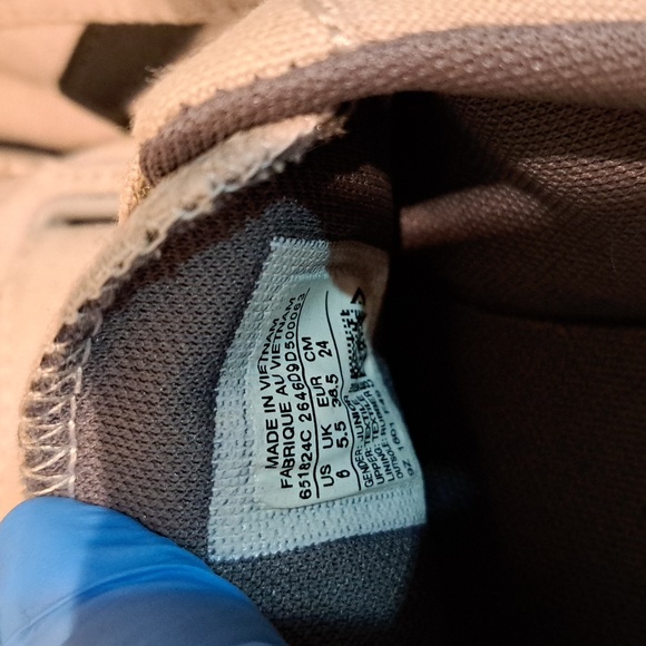 Converse shoes - Picture 6 of 6